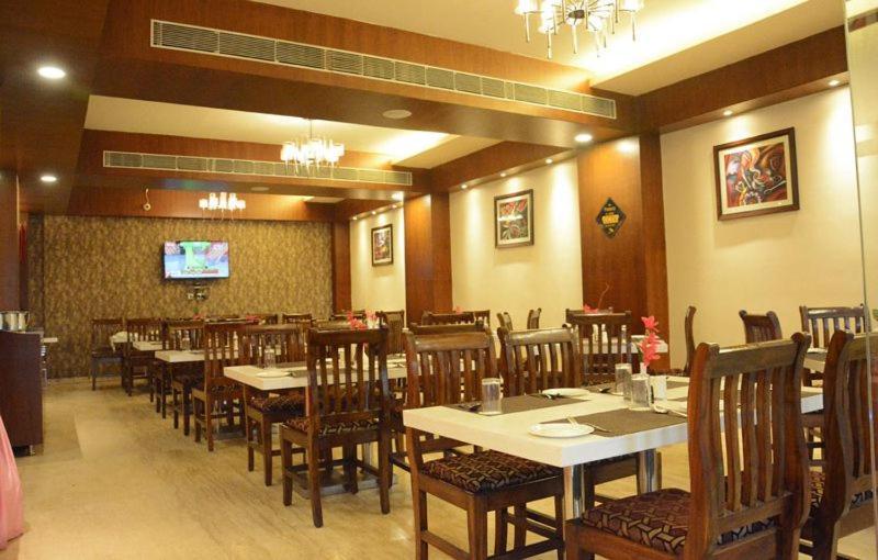 Hotel Eden Roc Bhubaneswar Exterior photo